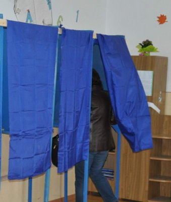 Cetăţenii ruşi din România, cu acte valabile, pot vota, duminică, la Bucureşti şi Constanţa